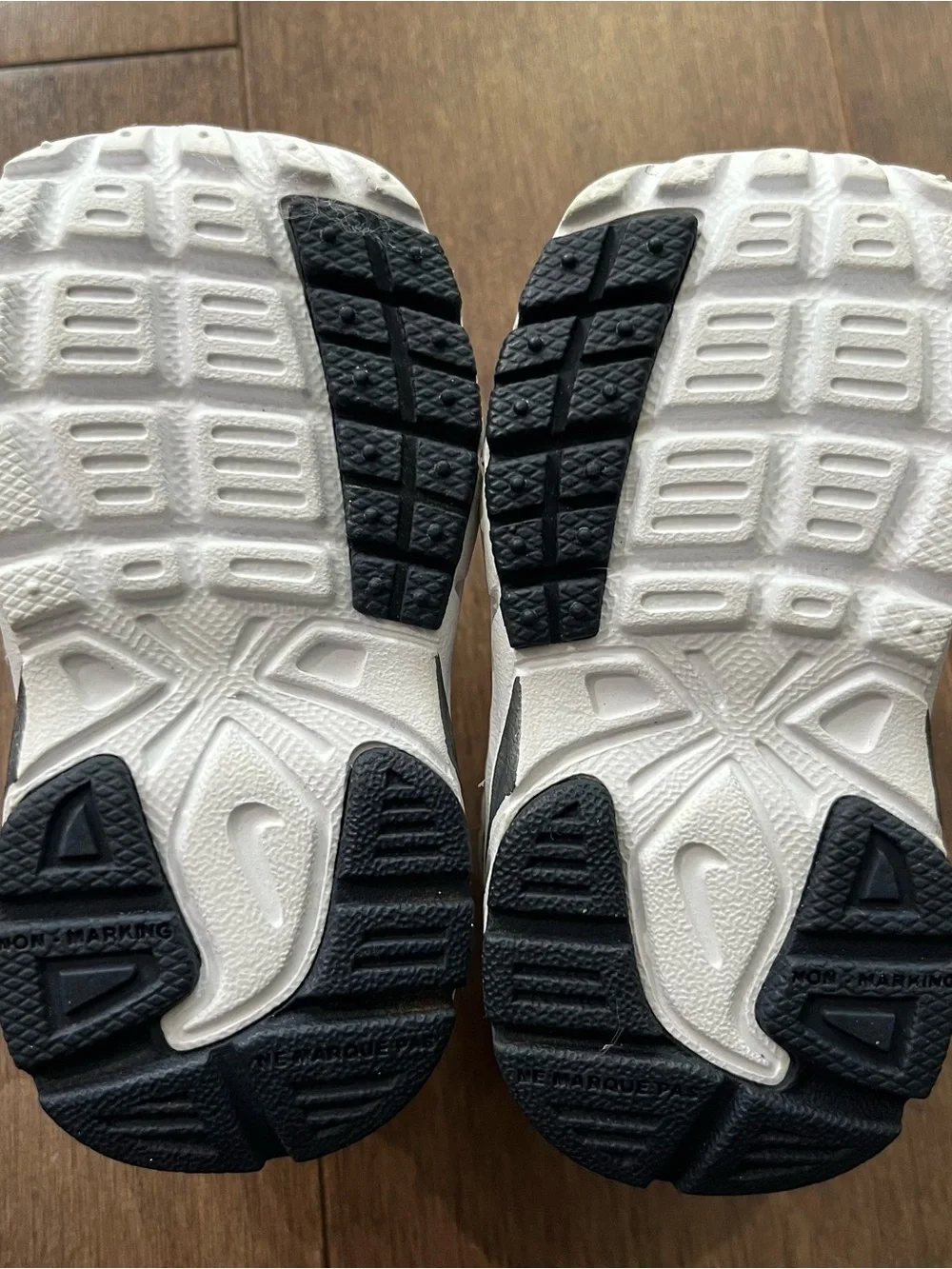 ✨2/$30✨ Nike Baby Sneakers - Picture 4 of 7